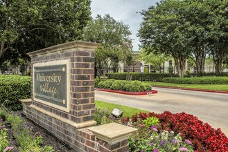 University Village at Prairie View in Prairie View, TX - Building Photo - Building Photo