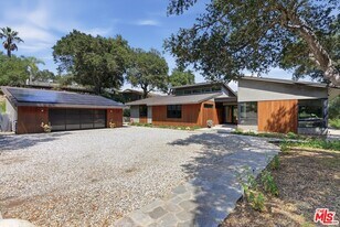 3860 Madison Rd in La Cañada Flintridge, CA - Building Photo