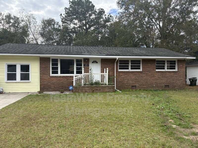 15 Newark Ave in Goose Creek, SC - Building Photo