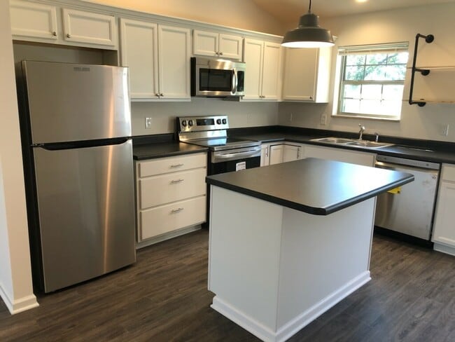 1910 Daisy St SE in Demotte, IN - Building Photo - Building Photo