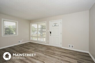 8300 Pandorea Dr in Louisville, KY - Building Photo - Building Photo