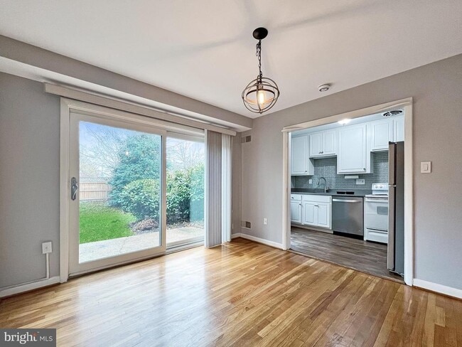 5015 Sentinel Dr in Bethesda, MD - Building Photo - Building Photo