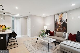 6604 Ridge Ave, Unit UNIT 211 in Philadelphia, PA - Building Photo