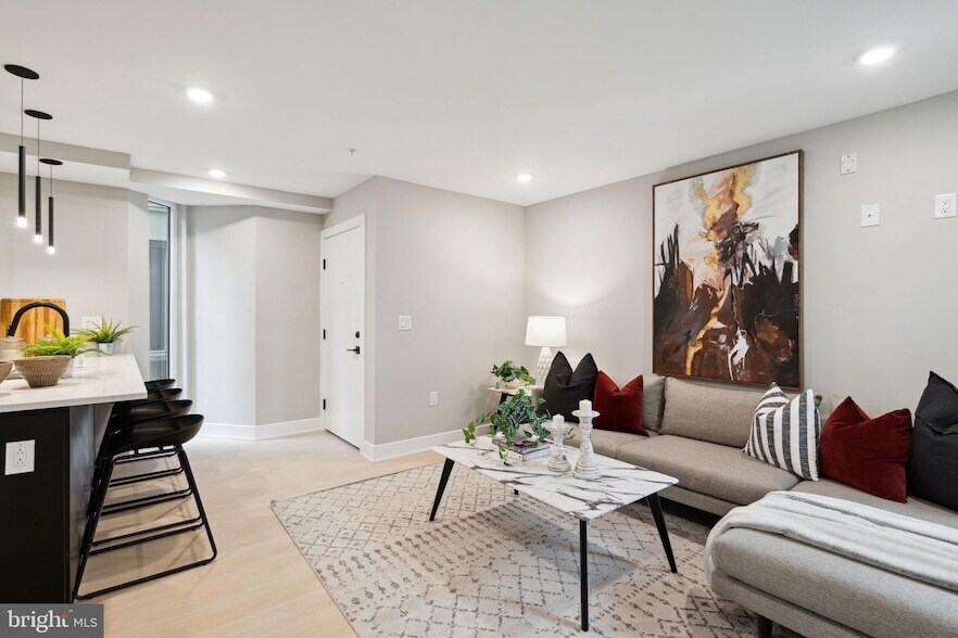 6604 Ridge Ave, Unit UNIT 211 in Philadelphia, PA - Building Photo