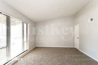 255 Mohican Ln in Florissant, MO - Building Photo - Building Photo