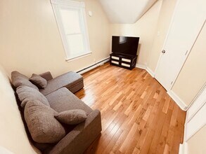 117 Lloyd St, Unit 3rd Floor in New Haven, CT - Building Photo - Building Photo