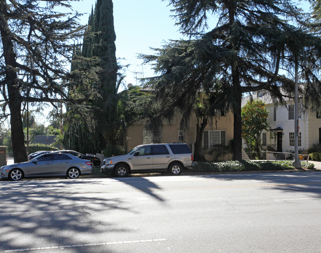 4518 Los Feliz Blvd in Los Angeles, CA - Foto de edificio - Building Photo