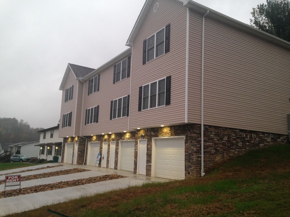 522 Broadway Ave, Unit 2151501 in Bridgeport, WV - Building Photo