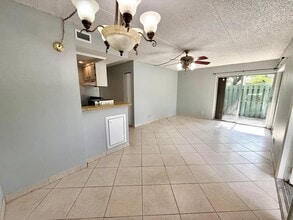 1821 Fairview Villas Dr in West Palm Beach, FL - Building Photo - Building Photo