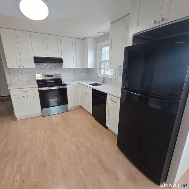 26 Tifton Rd in Wethersfield, CT - Building Photo - Building Photo