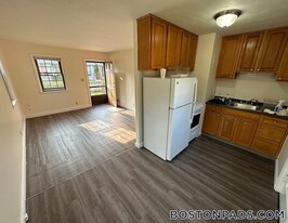 15 Dudley St, Unit A in Arlington, MA - Building Photo