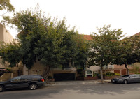 718 N Kings Rd in Los Angeles, CA - Building Photo - Building Photo