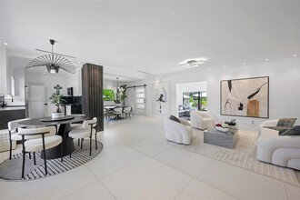 14745 N Spur Dr in Miami, FL - Building Photo - Building Photo