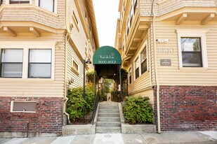 Vue De Lac Apartments in Oakland, CA - Building Photo