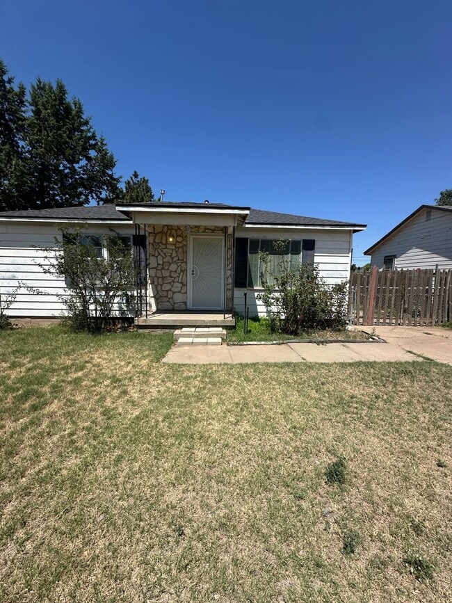 property at 908 S Bivins St