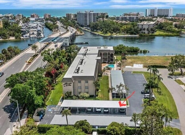 6470 Hollywood Blvd in Sarasota, FL - Building Photo - Building Photo