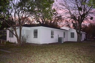 108 E Kirby in Quinlan, TX - Building Photo