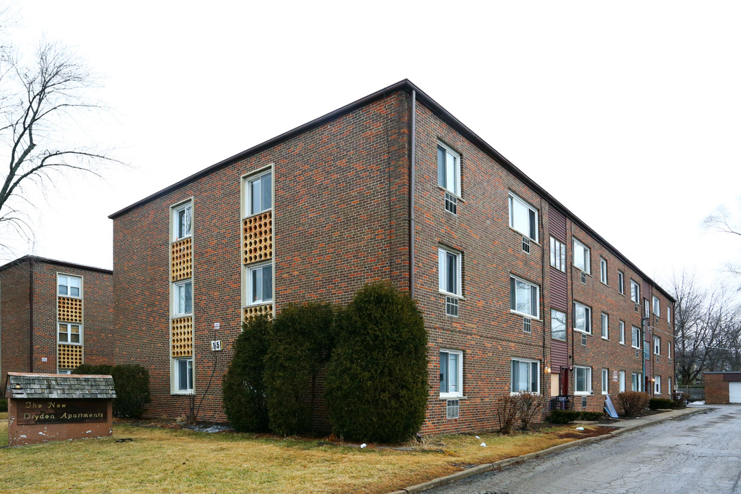 Dryden Apartments in Arlington Heights, IL - Foto de edificio