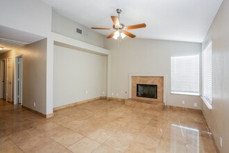 3424 Edgehill Way in North Las Vegas, NV - Foto de edificio - Building Photo