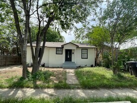 1628 Sacramento in San Antonio, TX - Building Photo