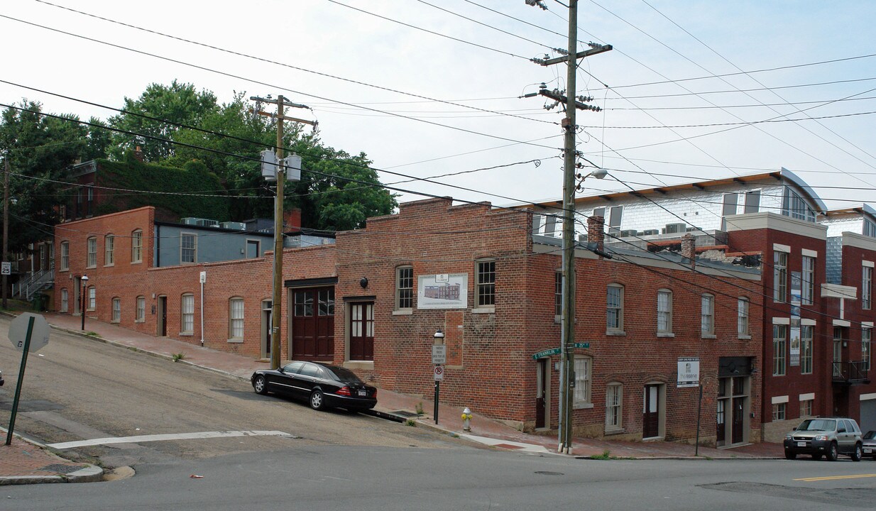 2501 E Franklin St in Richmond, VA - Building Photo