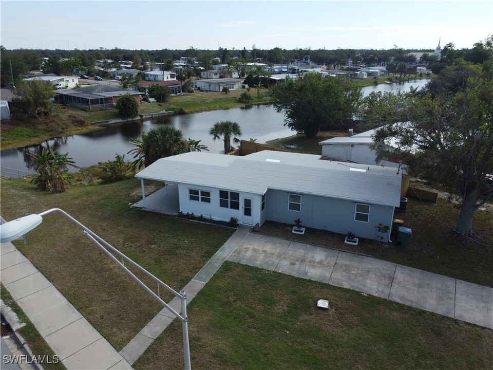 21543 Midway Blvd in Port Charlotte, FL - Building Photo