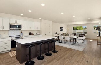 6628 52nd Ave W in Tacoma, WA - Building Photo - Building Photo