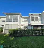 251 S Golf Blvd in Pompano Beach, FL - Building Photo