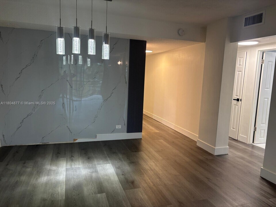 3660 NE 166th St in Miami, FL - Building Photo