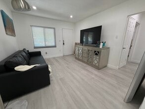 801 NE 19th Ave in Fort Lauderdale, FL - Building Photo - Building Photo