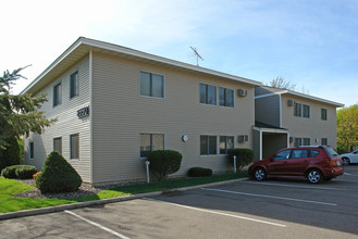 Evergreen Apartments in Lakeville, MN - Building Photo - Building Photo