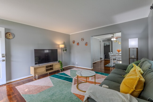 property at 5596 Oak St