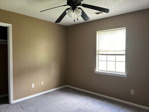 702 Woods Ct in Hinesville, GA - Building Photo - Building Photo