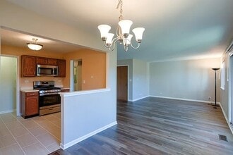 603 Berkley Ct in Schaumburg, IL - Building Photo - Building Photo