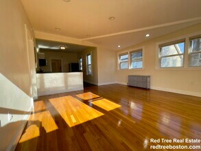 2572 Massachusetts Ave in Cambridge, MA - Building Photo - Building Photo