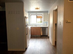 329 S 40th Pl in Springfield, OR - Building Photo - Building Photo