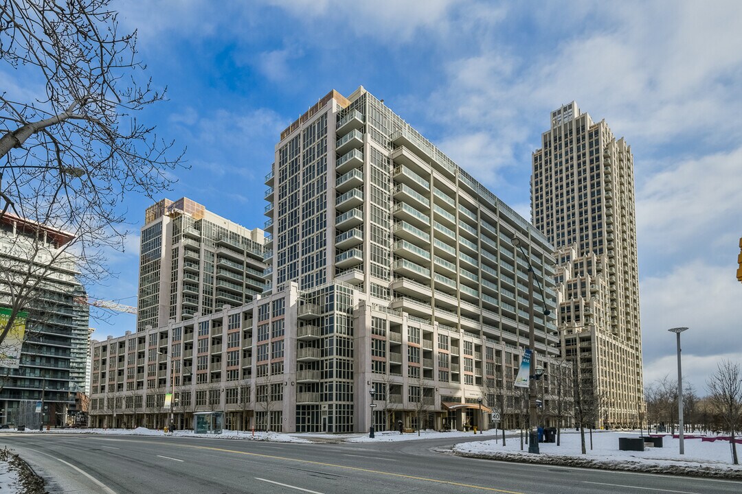 35-1235 Bastion St in Toronto, ON - Building Photo