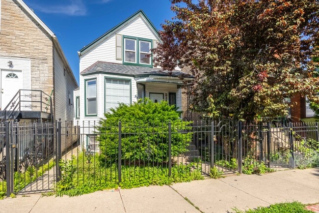 2140 N Karlov Ave, Unit 1