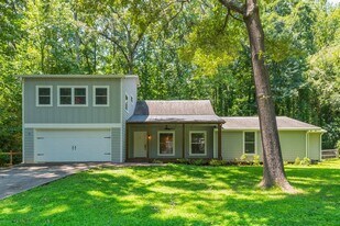 2681 Ravenoaks Pl in Marietta, GA - Building Photo