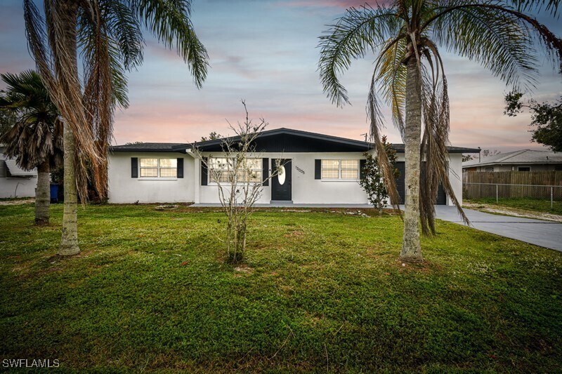 13005 Seventh St in Ft. Myers, FL - Building Photo