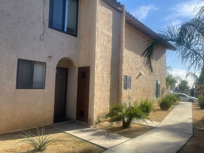 4504 Tierra Verde St in Bakersfield, CA - Building Photo - Building Photo