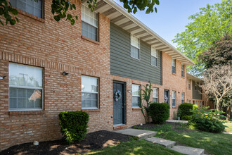 Prime at Wright Apartments and Townhomes in Fairborn, OH - Building Photo - Building Photo