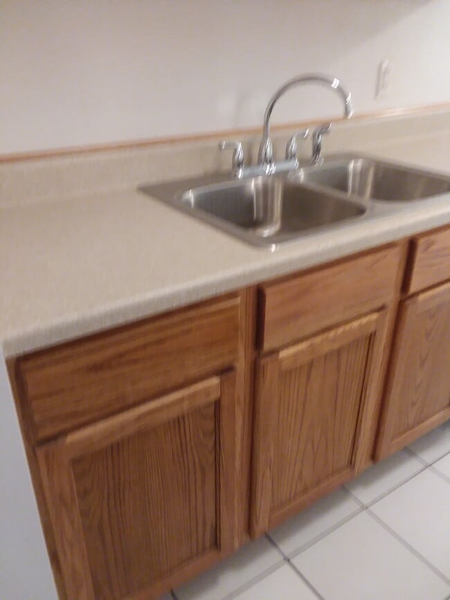 3246 Douglas Dr N, Unit 1 in Minneapolis, MN - Foto de edificio - Building Photo