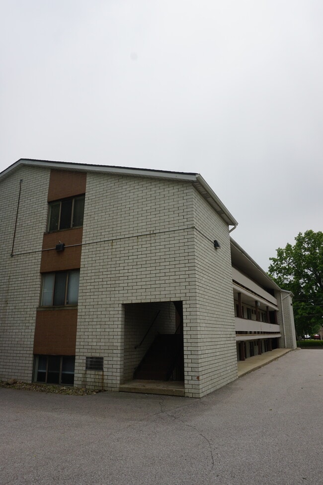 Carroll Street Apartments in Akron, OH - Foto de edificio - Building Photo