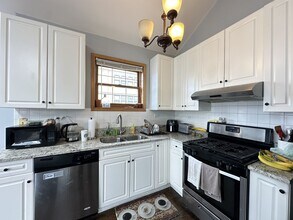 1424 W Division St, Unit G04C in Chicago, IL - Building Photo - Building Photo