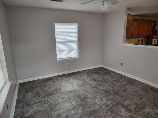 804 Lazy Ln in Conroe, TX - Foto de edificio - Building Photo