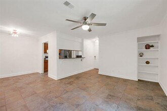 501 Barrington Hills Dr in Atlanta, GA - Building Photo - Building Photo