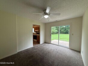105 Royal Ct in Jacksonville, NC - Building Photo - Building Photo