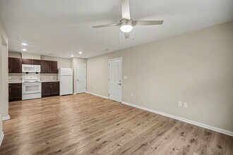 Rutherford Crossing in Cherryville, NC - Foto de edificio - Building Photo