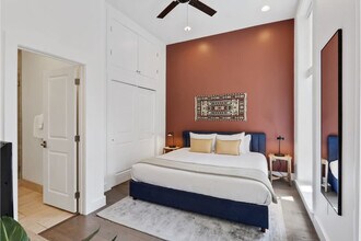 127 Carondelet St in New Orleans, LA - Building Photo - Building Photo